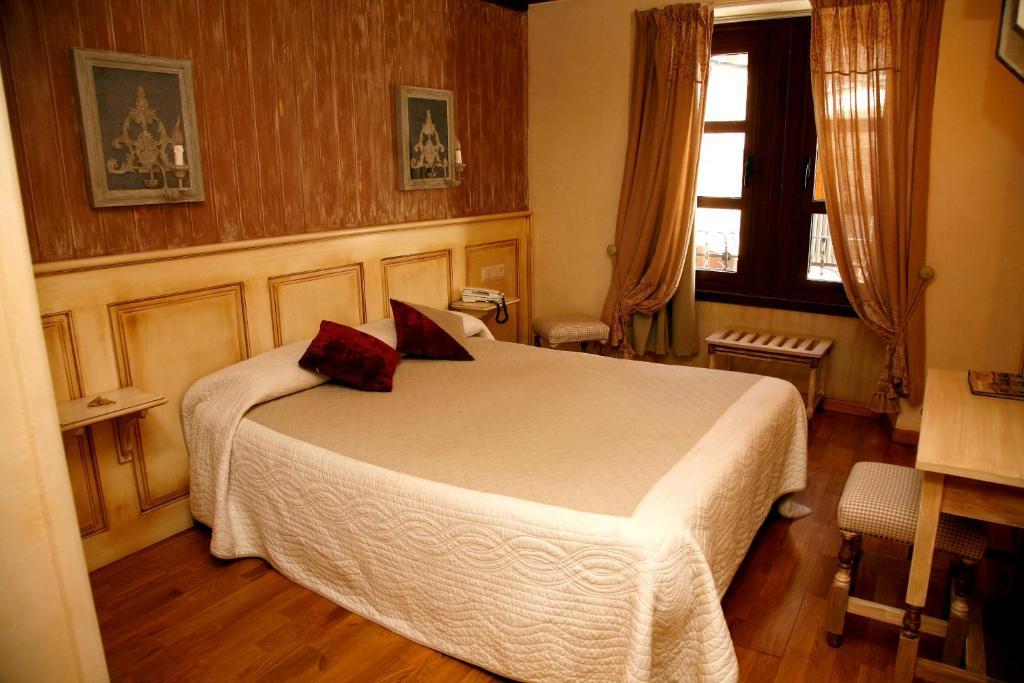Hotel Villa De Torla Chambre photo